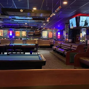 billiards bar and billiards