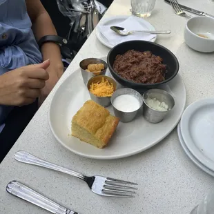 Chili with cornbread