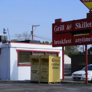 a car parked in front of the restaurant