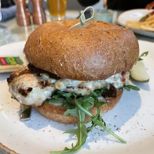 a chicken sandwich on a plate