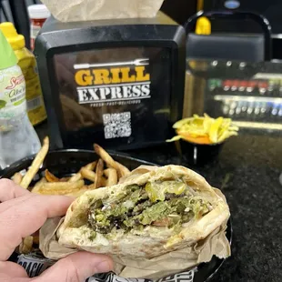 Falafel pita