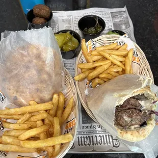 Seriously best French fries I've had in Tampa. Crispy, hot and yummy flavor