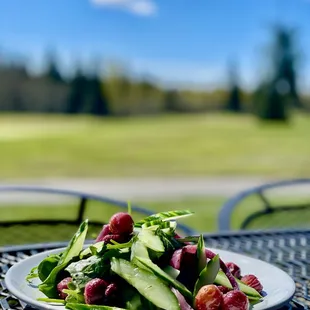 Spinach &amp; Baby Kale Salad on the Patio!