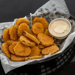 food, chicken wings and fried chicken