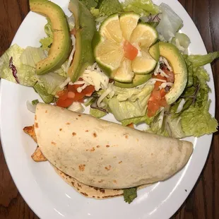 Chicken fajita taco with side salad