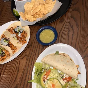 Fidel treats his employees to a free meal per shift.