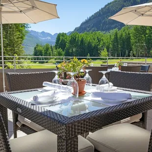 Outdoor patio table at Grill on the Gore