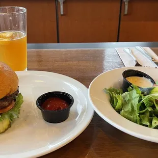 Canoa burger with salad.