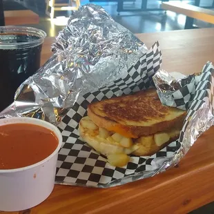 Veggie Grilla + tomato soup combo