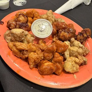 Boneless wing sampler  Pictures are always as presented.