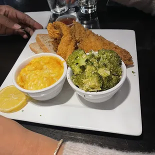 Catfish Mac and cheese and broccoli