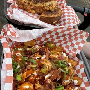 Pulled pork Mac and cheese sandwich with the buffalo chicken totes. Added jalapeños and bacon to the tots!