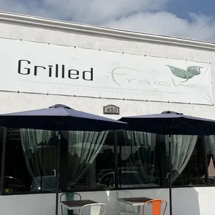 he outside of a restaurant