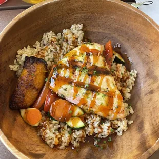 Salmon bowl with brown rice and grilled veggies