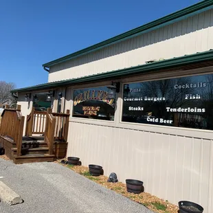 the outside of a restaurant