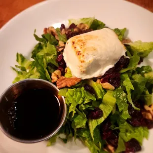 Warm goat cheese salad