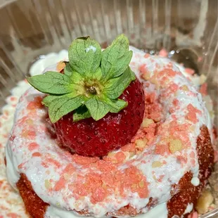 Strawberry Shortcake Mini cake (So Delish)
