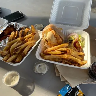 Grillshack Burger, 8 Piece Wings