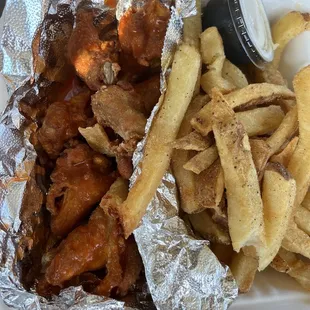 Medium Buffalo 8 Piece Wings and fries