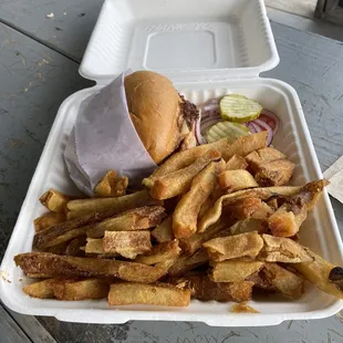 Cheeseburger with fries