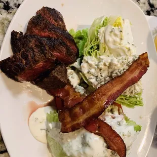 Steak wedge salad
