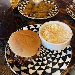 Pull pork sandwich with sweet and spicy bbq + coleslaw