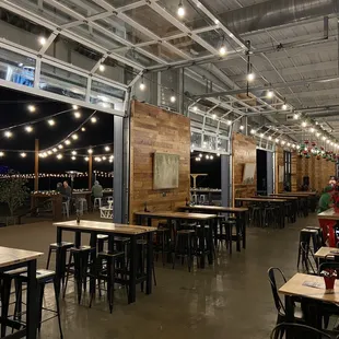 Beautiful indoor space and live music with a view of the bridge! Ordered the Scottish Ale and enjoyed it!