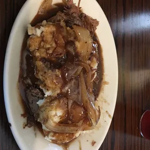 a plate of meat and gravy