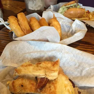 Grilled cheese and onion rings