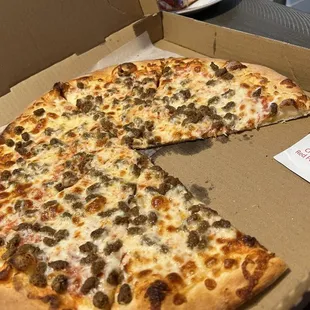 14&quot; beef sausage pizza light sauce