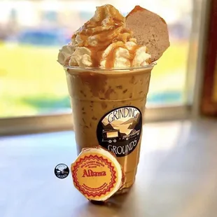 "Cajeta latte" garnished with obleas and cajeta.