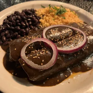 Mole enchiladas