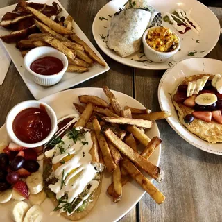 Kids Pancakes with Seasonal Fruit