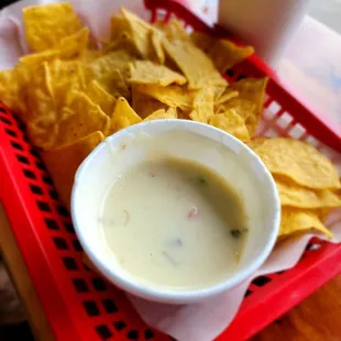 Queso &amp; chips