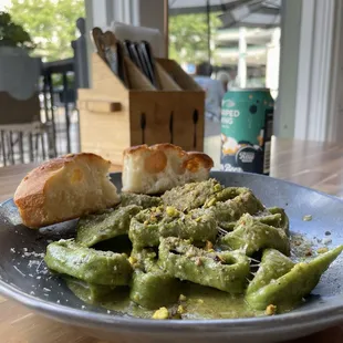 Spinach pasta with pistachio.