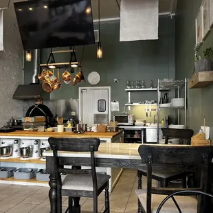They have cooking classes, notice the multiple mixers.