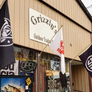 Grizzly's Storefront