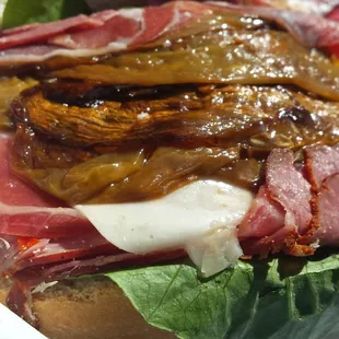 Sandwich so good, the peppers sweat from their own sexiness