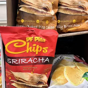 Sriracha pita chips
