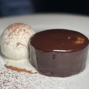 Melting chocolate cake