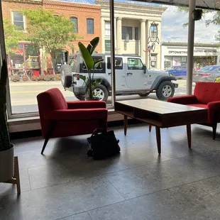 Don't you just want to people watch and contemplate the day here?