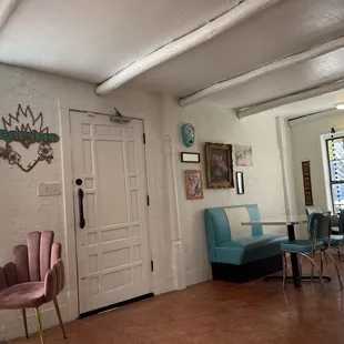 Eclectic seating areas - 1950's diner style