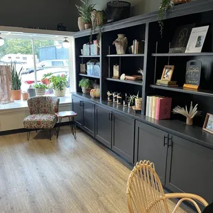 Airy. Inviting. Homey.