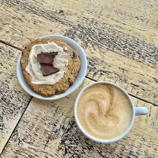 Minnesota Nice Cookie ($3.75) &amp; Pistachio Cardamom Latte ($5)