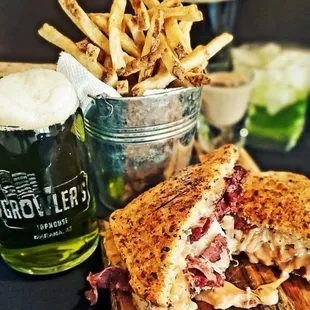 Growler's Taphouse