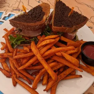 Ahi sandwich with sweet potato fries