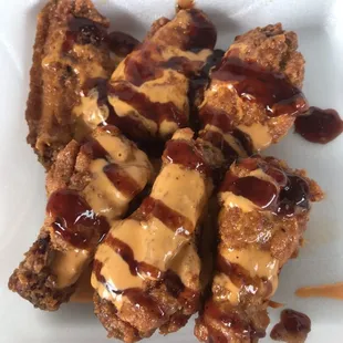 Fried wings with G-sauce drizzled with BBQ
