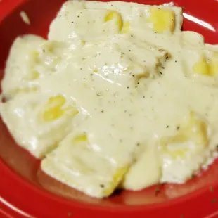 Cheese raviolis with alfredo sauce