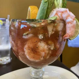 Huge shrimps in the Coctel camaron