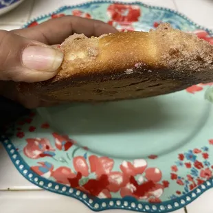 My concha is the one in the flower plate the other one is from 4months ago.